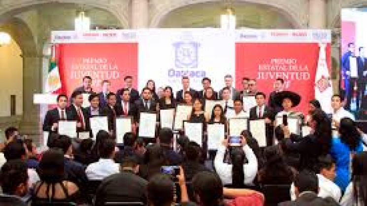 Entrega Alejandro Murat Premio Estatal de la Juventud 2018 