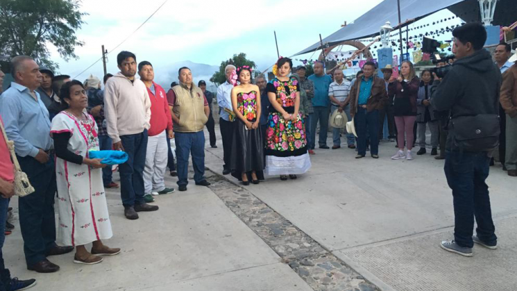 Hermanan Zaachila y La Mixteca con cultura en Danza de la Pluma