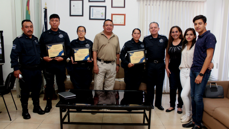 Reconocen a policías municipales por buen desempeño 