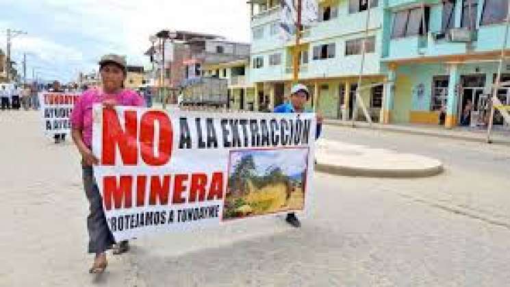 Realizan marcha comunidades afectadas por mineras en Oaxaca