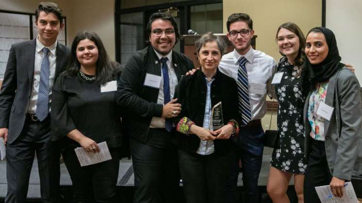 Carmen Aristegui recibe el Premio Zenger en EU