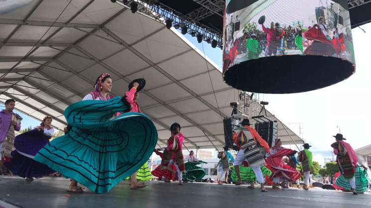 Muestra Oaxaca su Guelaguetza en ciudad Nezahualcóyotl 