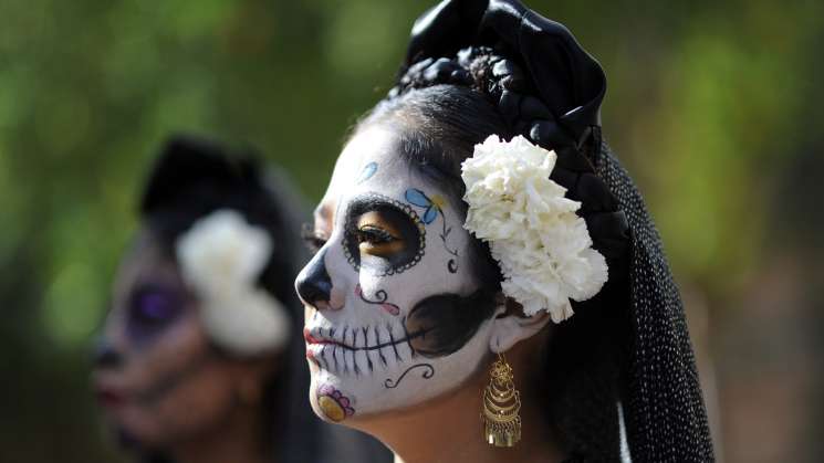 Por cerrar concursos alusivos al Día de Muertos