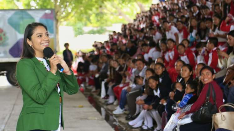 Se agiliza entrega de uniformes y útiles escolares en Oaxaca