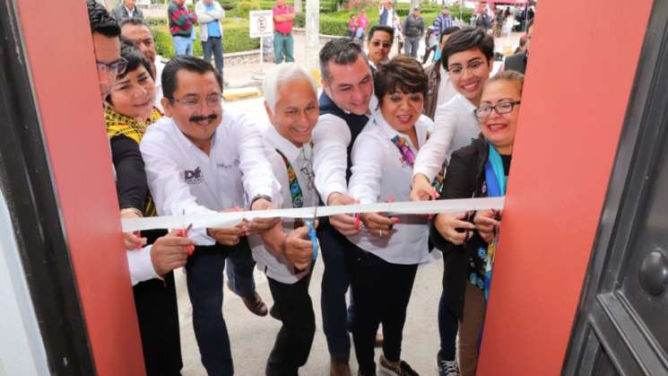 DIF Estatal Oaxaca entrega apoyos a Santiago Yolomécatl