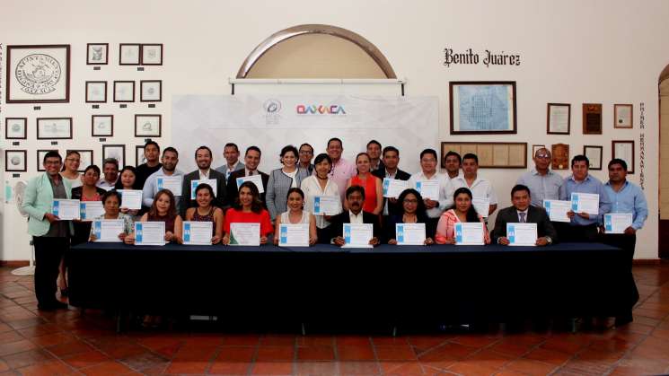 Certifican a personal de la Alcaldía Municipal  