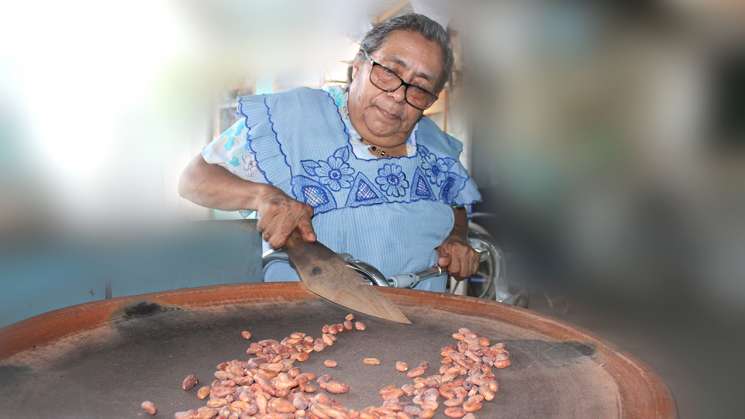 Doña Margarita lleva 58 años preparando chocolate artesanal    