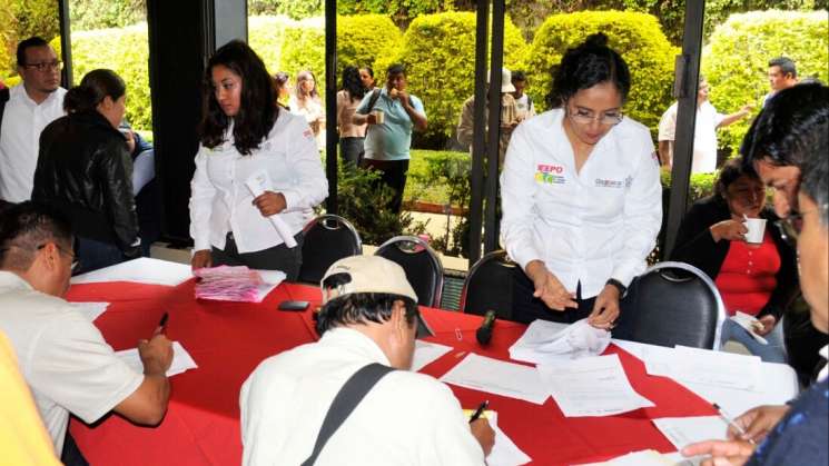 Entrega IEEPO recursos de programa Escuelas de Tiempo Completo