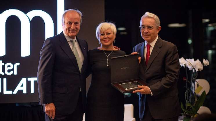 Álvaro Uribe recibió el premio MasterMind Latino 2018 