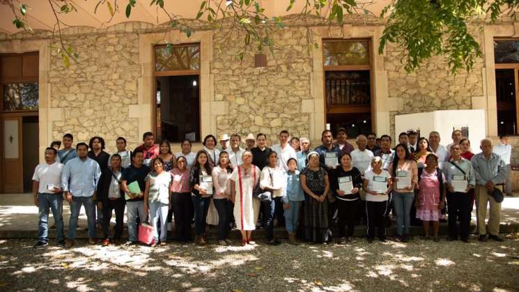 Entrega Seculta recursos a proyectos beneficiados PACMyC Oaxaca 