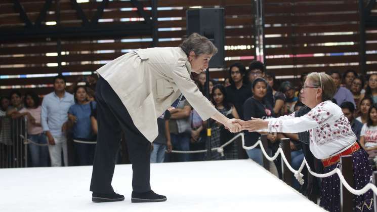 Carmen Aristegui habla de los retos de México en la 38 FILO 