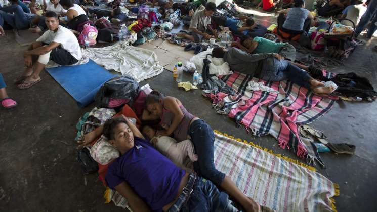 Ante falta de transportes, caravana cambia ruta por Veracruz