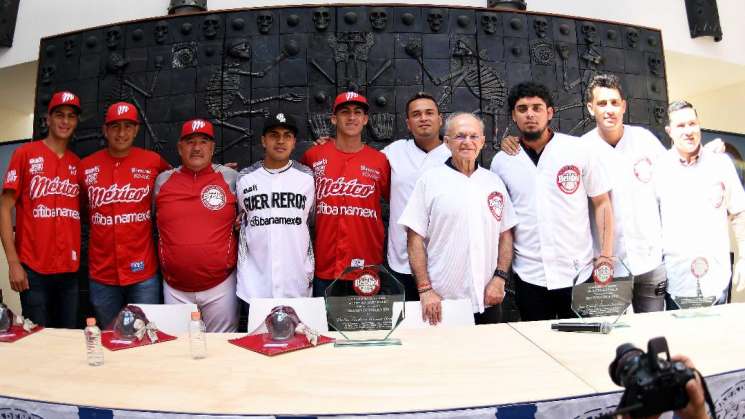 Celebran aniversario de la Academia de Beisbol Alfredo Harp Helú