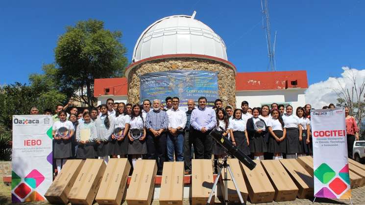 Entregan IEBO y Cocitei telescopios a estudiantes  