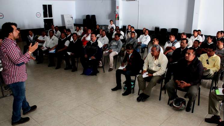 Continúa la capacitación de taxistas  en el programa Taxi Seguro