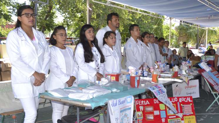 Atención médica a través de Feria de la Salud en Juchitán