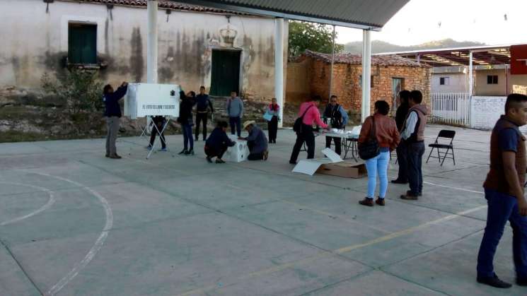 Inician elecciones en San Juan Ihualtepec y San Dionisio del mar