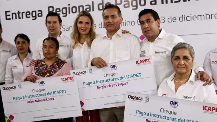  Entrega Icapet cheques a instructores de Valles Centrales 