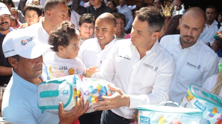 Festejan a niñas y niños en este Día de Reyes