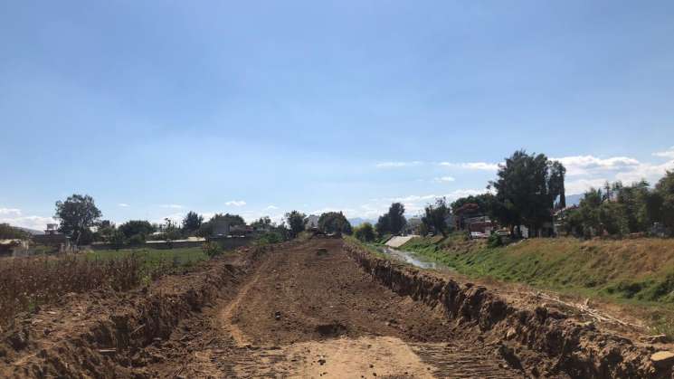 Inician trabajos de pavimentación sobre río Salado 