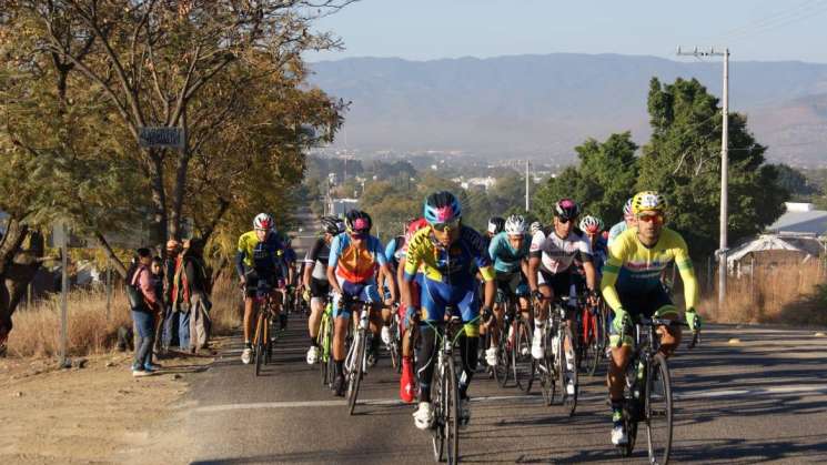 Eduardo Díaz triunfa en la ciclista sabatina