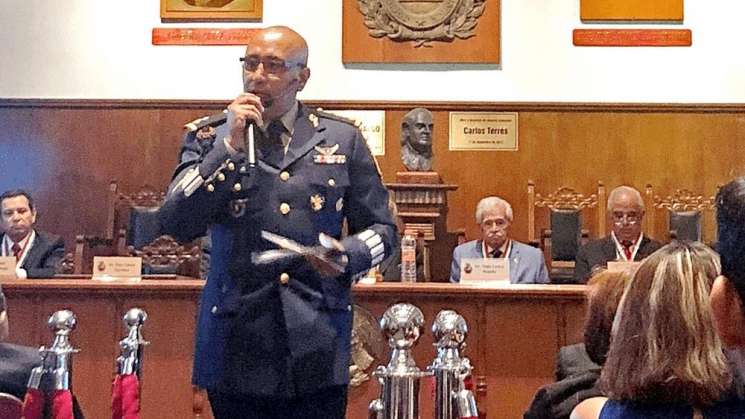 Por huchicoleo,congelan cuentas del general León Trauwitz