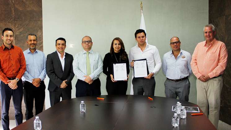 Universidad Anáhuac Oaxaca y el equipo Alebrijes firman convenio