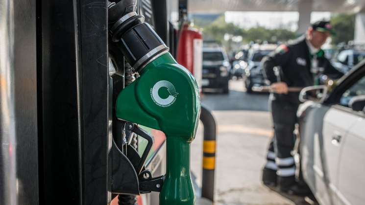 Investigan a 42 firmas por robo de gasolina