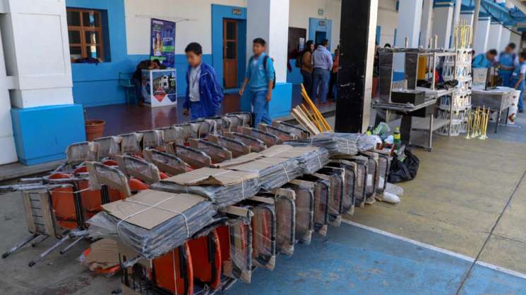 Entrega IEEPO material y equipo para escuela secundaria