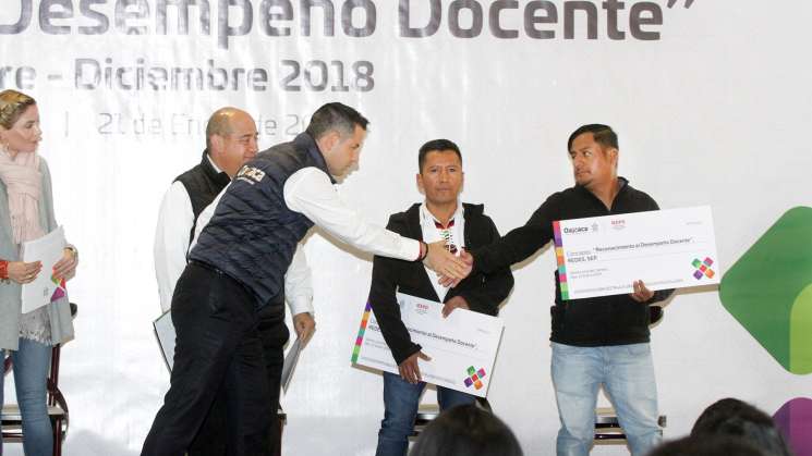 Reitera AMH compromiso con docentes a favor de la niñez oaxaqueña