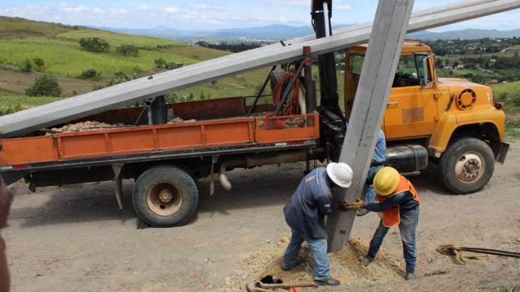 Realiza Sinfra obras de electrificación por más de 217 mdp