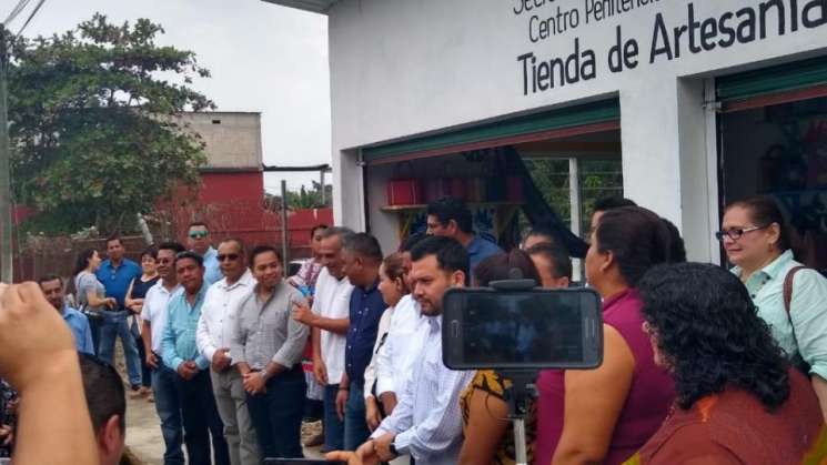 Inauguran nueva tienda de artesanías en penal de Tuxtepec