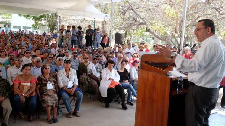 IMSS cumple con medicina y atención a personas sin afiliación