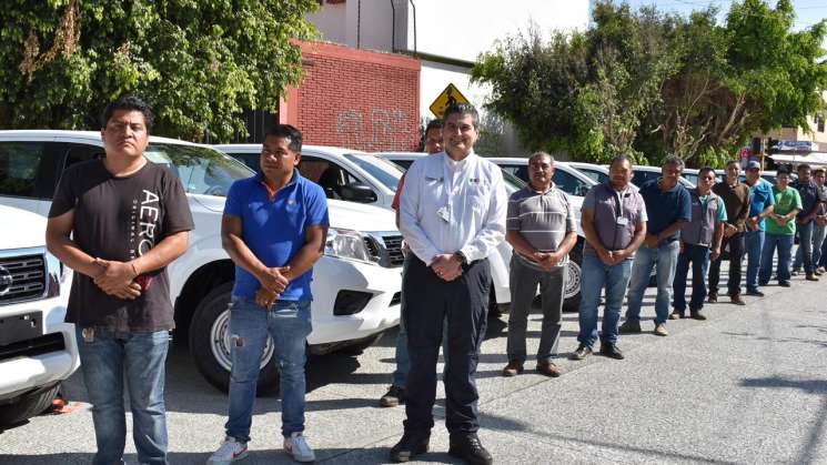 REPSS entrega flotilla vehicular a brigadas de afiliación   