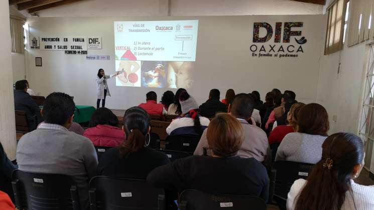 Realizan Coesida y DIF Estatal, Feria de la salud sexual