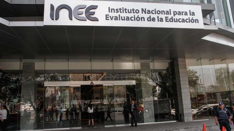 Escuelas de México sin mobiliario y equipamiento : INEE