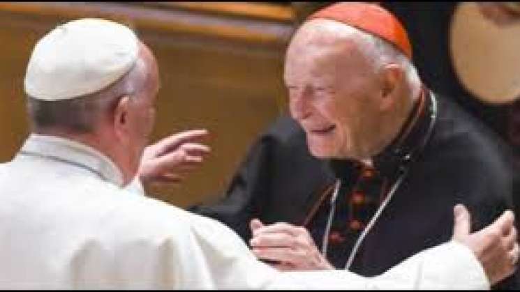 Expulsa Vaticano a ex cardenal McCarrick por abuso sexual