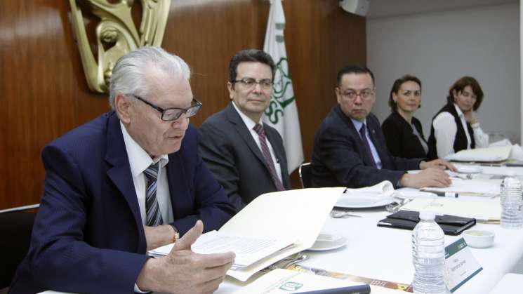 IMSS divulga conocimiento médico