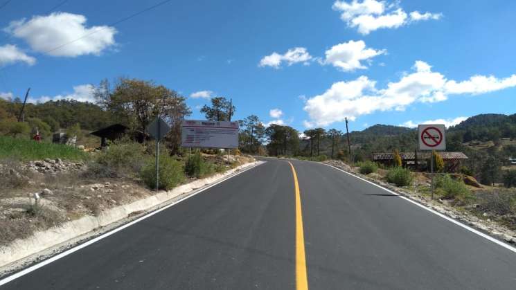 Rehabilita CAO tramo carretero en distrito de Tlaxiaco