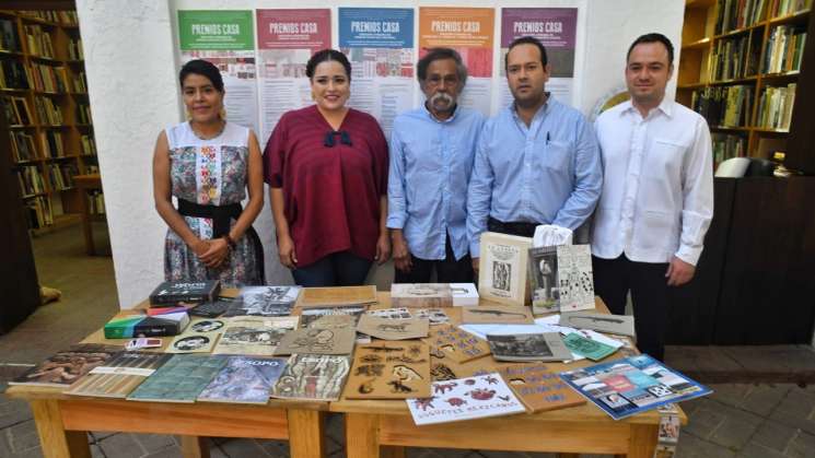  Presenta Francisco Toledo convocatorias de Premios CaSa