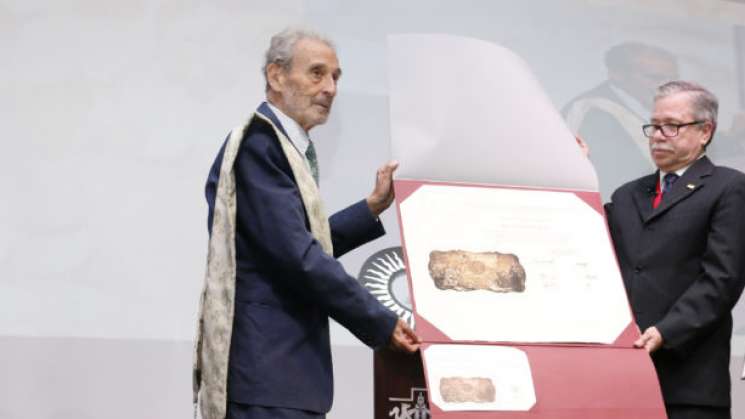 Otorgan Doctor Honoris Causa al artista  Vicente Rojo