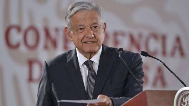 AMLO firma decreto para consultar archivos del Cisen