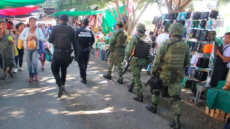 Refuerzan Policía Municipal y Ejército seguridad en Mercado