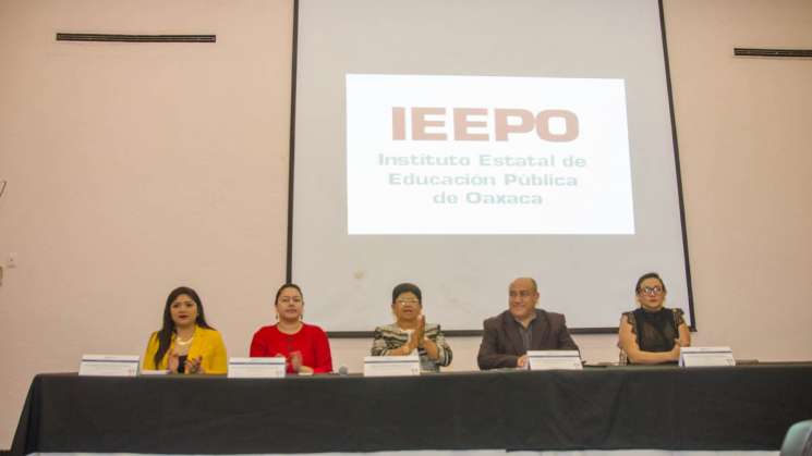 Imparte IEEPO diplomado a educadoras para fomentar la lectura