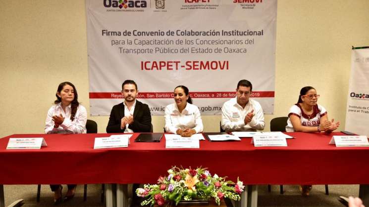 Firman Semovi e Icapet convenio para capacitar a transportistas