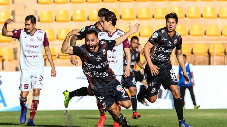 Alebrijes de Oaxaca quita el invicto a Mineros