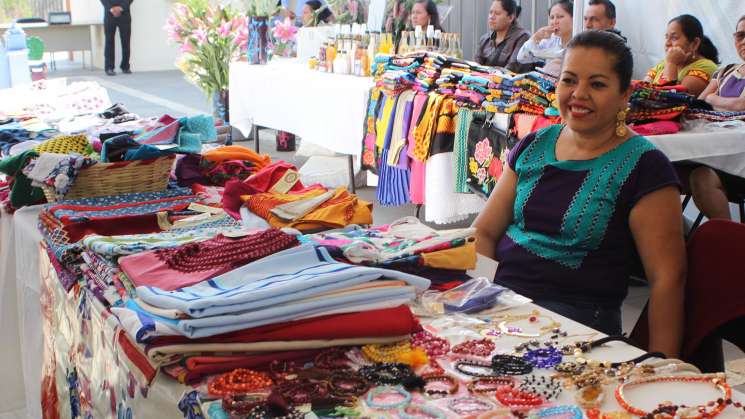 Artesanías y gastronomía llegan al Congreso local 