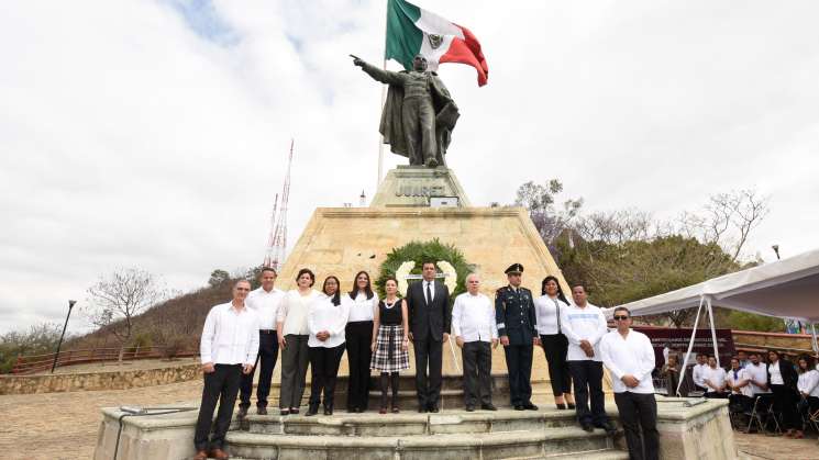 Honra Oswaldo García Jarquín legado de Benito Juárez