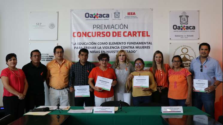 Premia el IEEA a participantes del concurso de cartel 