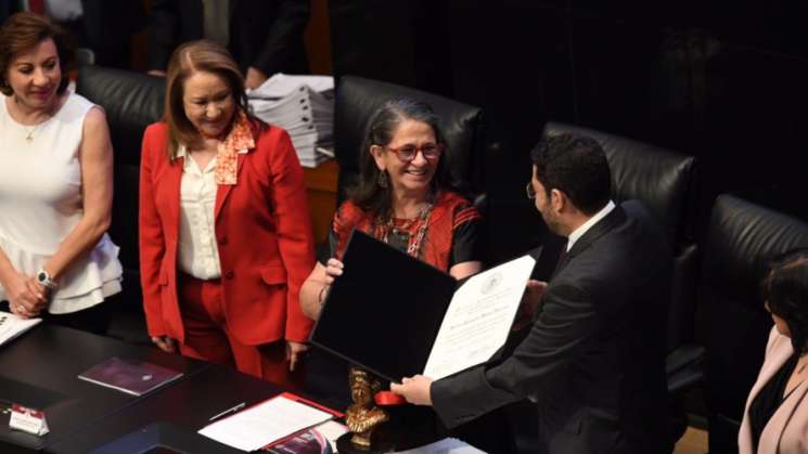 Reconocen a Consuelo Mejía Piñeros con medalla “Elvia Carrillo